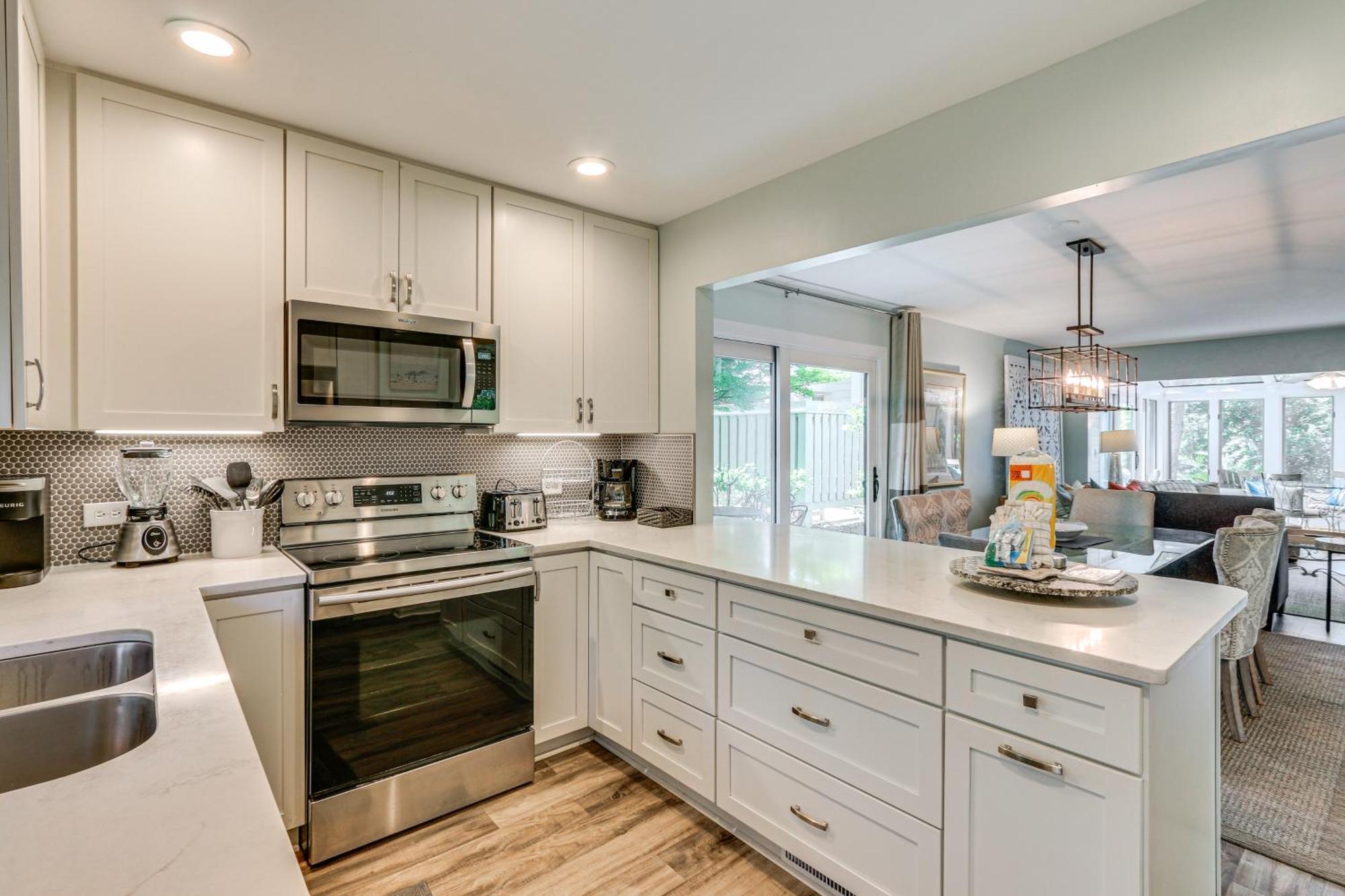 Modern Hilton Head Retreat Walk To Beach And Golf! هيلتون رئيس جزيرة المظهر الخارجي الصورة