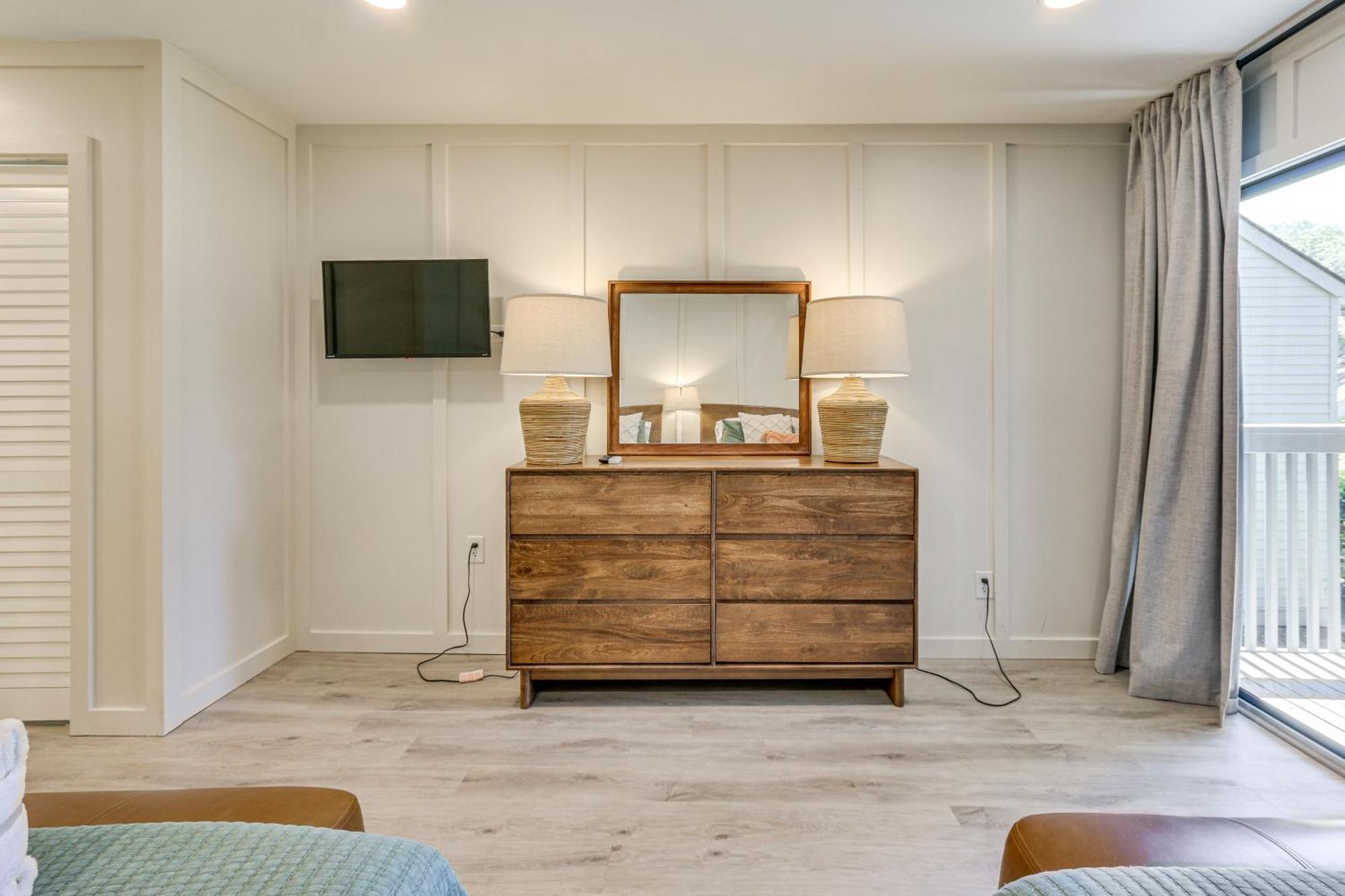 Modern Hilton Head Retreat Walk To Beach And Golf! هيلتون رئيس جزيرة المظهر الخارجي الصورة