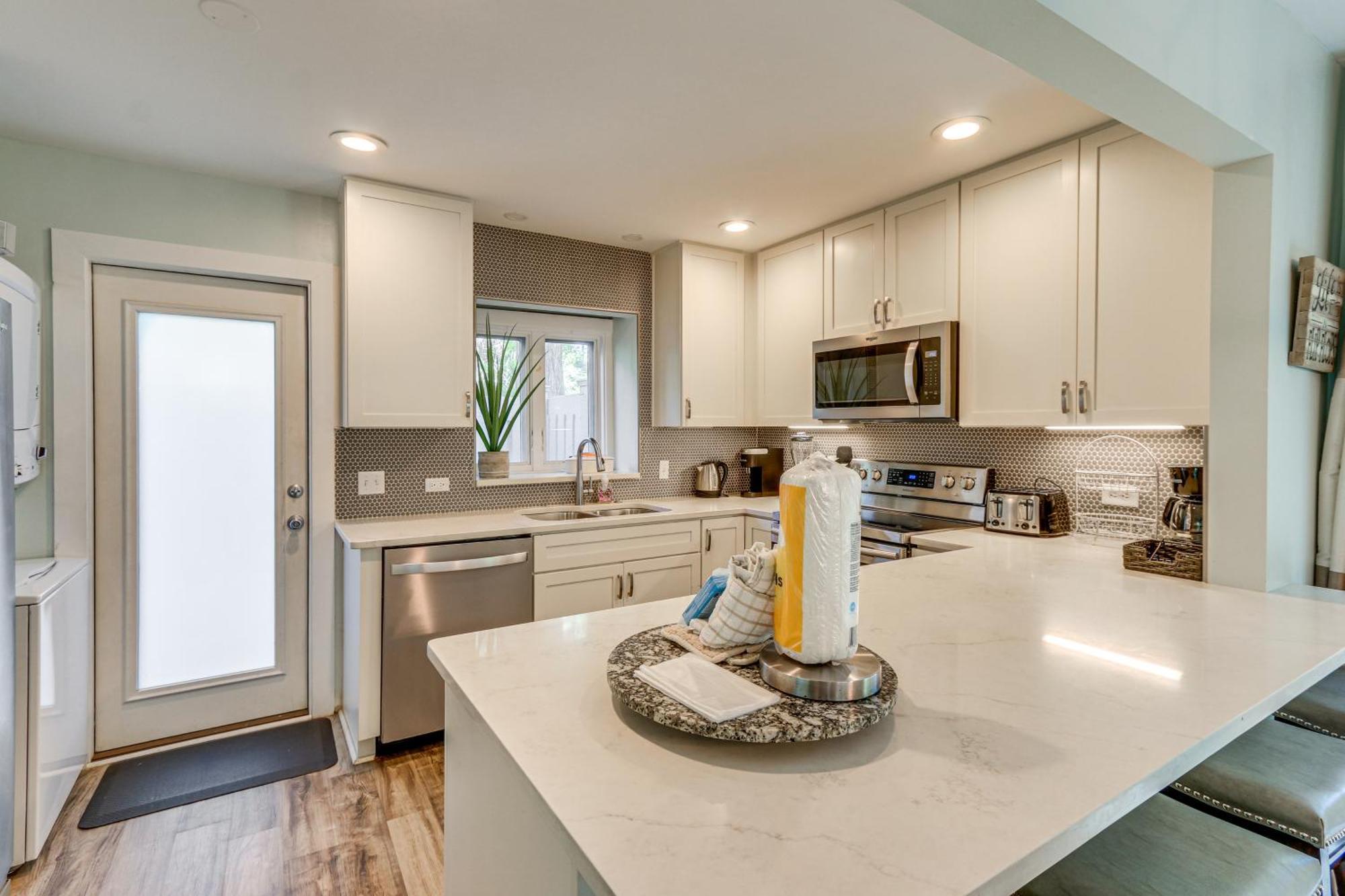 Modern Hilton Head Retreat Walk To Beach And Golf! هيلتون رئيس جزيرة المظهر الخارجي الصورة