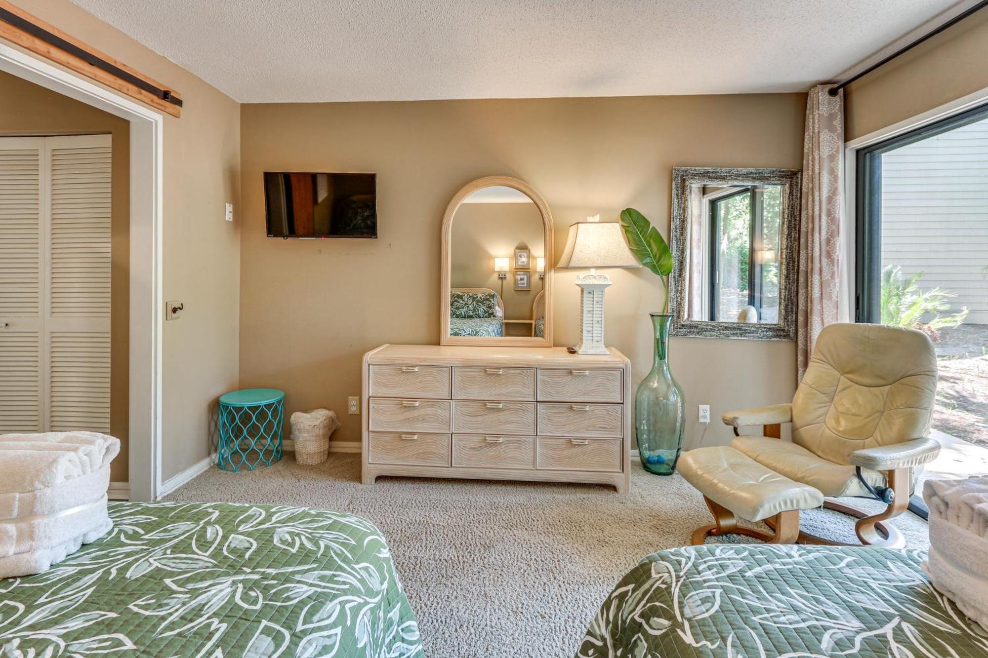 Modern Hilton Head Retreat Walk To Beach And Golf! هيلتون رئيس جزيرة المظهر الخارجي الصورة