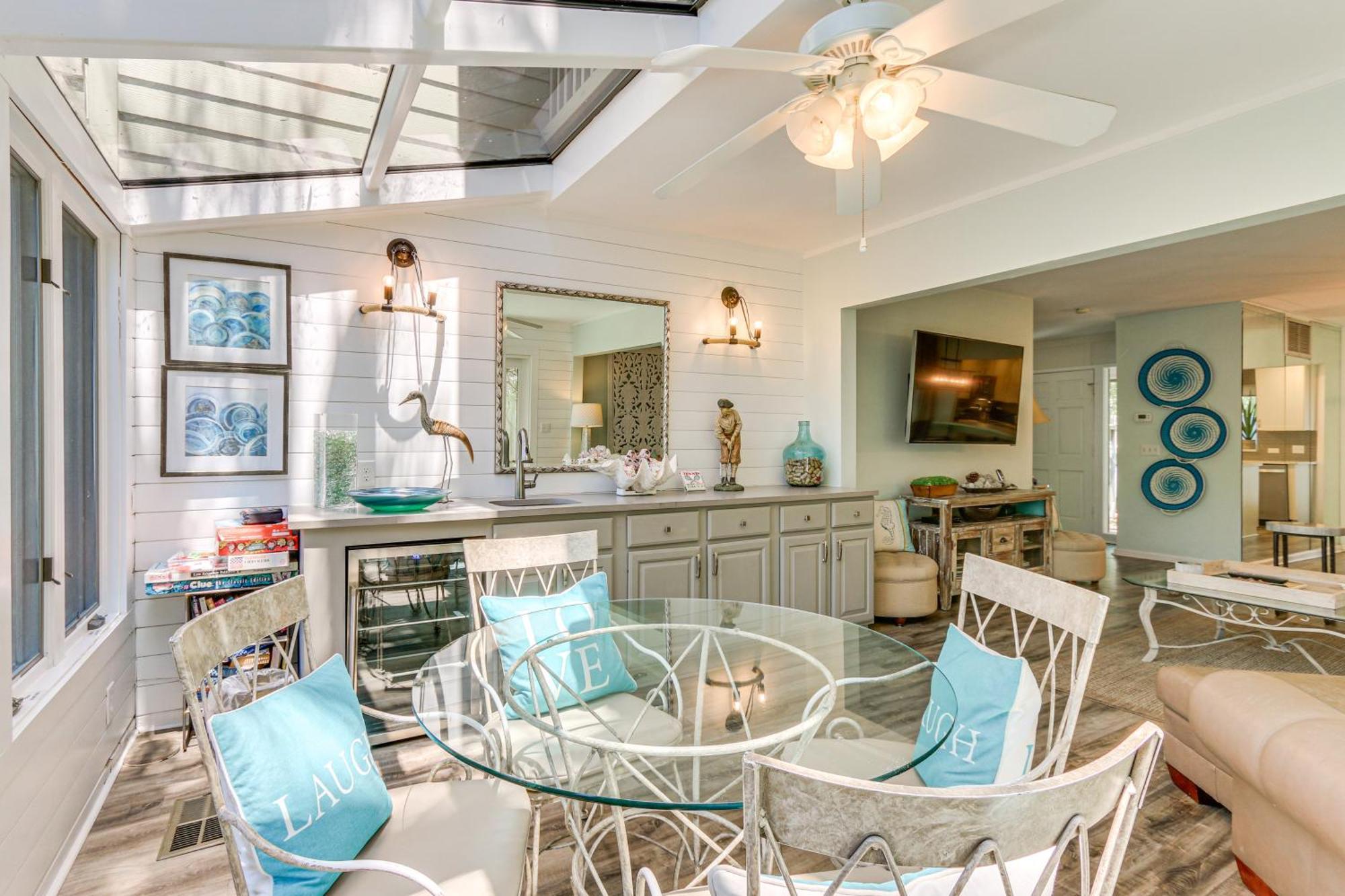 Modern Hilton Head Retreat Walk To Beach And Golf! هيلتون رئيس جزيرة المظهر الخارجي الصورة